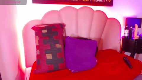 Snapshot of keylibrownn_ chatting on December 20, 7:59 am Ginna online show from December 20, 7:59 am