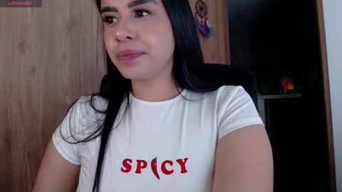 Snapshot of keyn_laurent_ chatting on December 2, 2:17 am Laura online show from December 2, 2:17 am