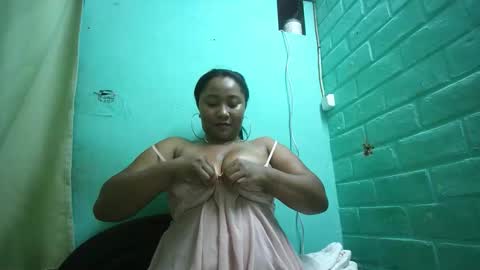 Snapshot of kezia0910 chatting on April 14, 7:09 pm kezia0910 online show from April 14, 7:09 pm