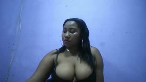 Snapshot of kezia0910 chatting on April 18, 7:07 pm kezia0910 online show from April 18, 7:07 pm