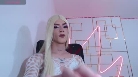 Snapshot of khalany_hadid chatting on December 18, 5:37 am kahalany online show from December 18, 5:37 am