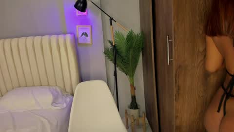 khate_smith online show from April 28, 4:34 pm