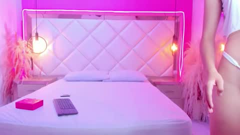 Khathiee online show from April 4, 6:38 pm