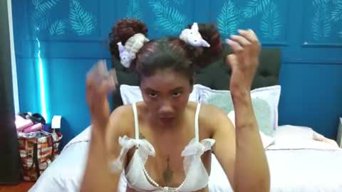 Snapshot of khatiusca_ chatting on July 20, 1:57 pm khatiusca_ online show from July 20, 1:57 pm