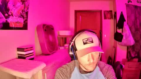 Snapshot of kheezygg chatting on December 15, 11:36 am KevKev online show from December 15, 11:36 am