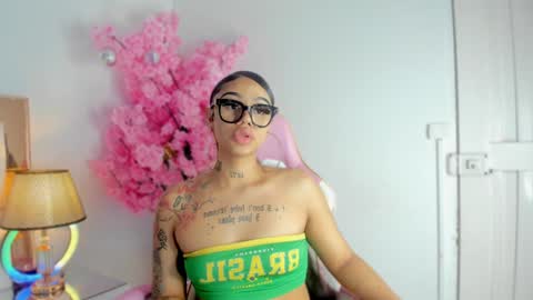 Snapshot of khelany_isyy chatting on December 4, 12:52 am Khelany Isyy online show from December 4, 12:52 am