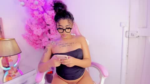Snapshot of khelany_isyy chatting on December 5, 8:55 pm Khelany Isyy online show from December 5, 8:55 pm
