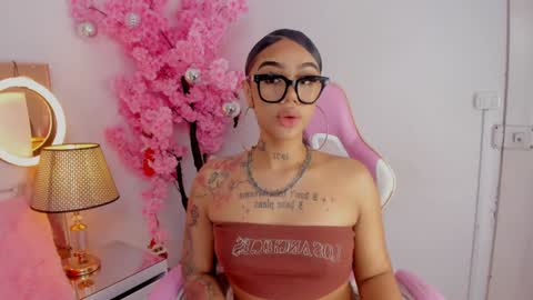 Snapshot of khelany_isyy chatting on December 18, 10:13 pm Khelany Isyy online show from December 18, 10:13 pm