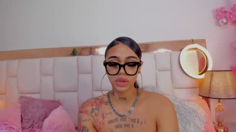 Snapshot of khelany_isyy chatting on December 19, 1:18 am Khelany Isyy online show from December 19, 1:18 am