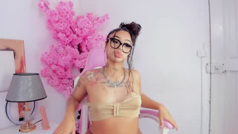 Snapshot of khelany_isyy chatting on January 14, 12:43 am Khelany Isyy online show from January 14, 12:43 am