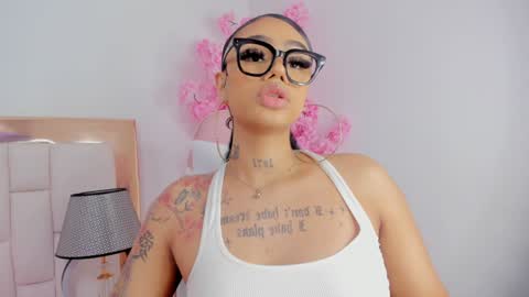 Snapshot of khelany_isyy chatting on February 8, 9:15 pm Khelany Isyy online show from February 8, 9:15 pm