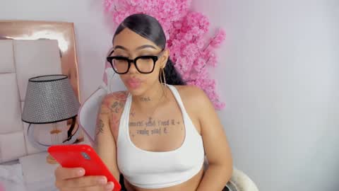 Snapshot of khelany_isyy chatting on February 9, 1:00 am Khelany Isyy online show from February 9, 1:00 am