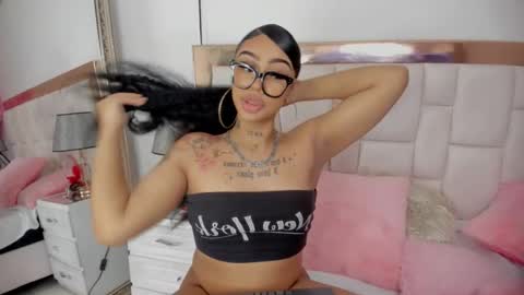 Snapshot of khelany_isyy chatting on February 10, 9:25 pm Khelany Isyy online show from February 10, 9:25 pm