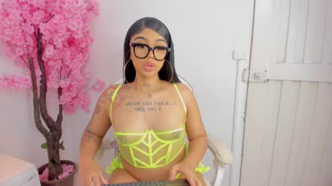 Snapshot of khelany_isyy chatting on February 24, 9:09 pm Khelany Isyy online show from February 24, 9:09 pm