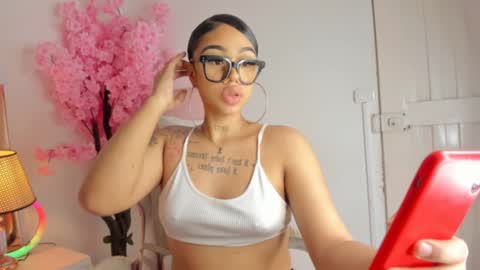 Snapshot of khelany_isyy chatting on February 26, 12:49 am Khelany Isyy online show from February 26, 12:49 am