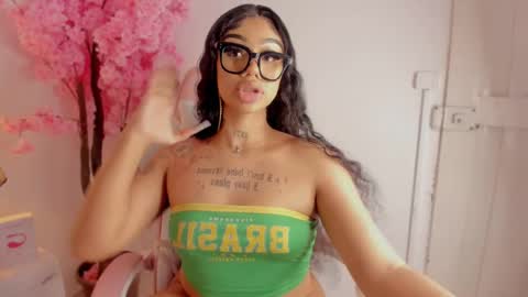 Snapshot of khelany_isyy chatting on March 5, 9:04 pm Khelany Isyy online show from March 5, 9:04 pm