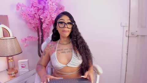Snapshot of khelany_isyy chatting on March 11, 1:05 am Khelany Isyy online show from March 11, 1:05 am
