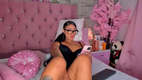 Snapshot of khelany_isyy chatting on September 14, 1:43 pm Khelany Isyy online show from September 14, 1:43 pm