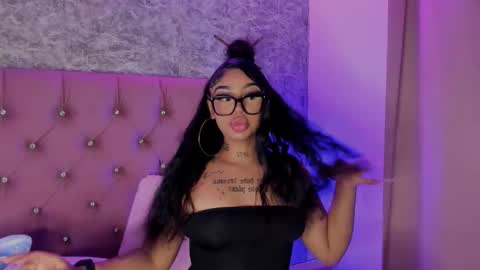 Snapshot of khelany_isyy chatting on October 1, 12:55 pm Khelany Isyy online show from October 1, 12:55 pm