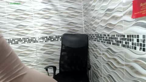 Snapshot of khloe33 chatting on September 16, 10:05 am khloe33 online show from September 16, 10:05 am