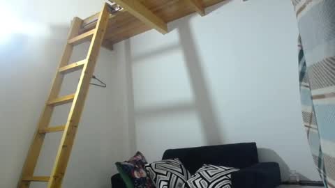 khloe online show from March 6, 11:53 pm