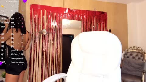 Khloe online show from December 27, 1:50 pm