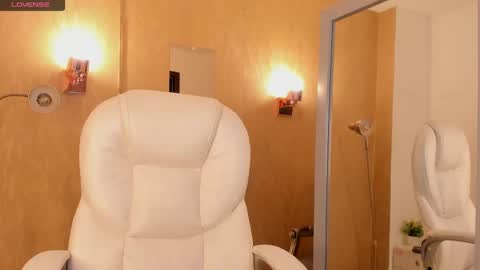 Khloe online show from February 13, 5:01 pm