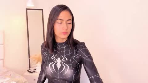 Khloe online show from February 9, 1:37 pm