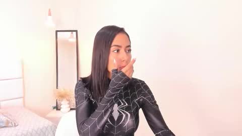 Khloe online show from February 18, 1:07 pm