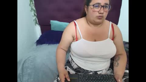 Snapshot of khloe_tommson_ chatting on September 25, 12:31 pm khloe_tommson_ online show from September 25, 12:31 pm