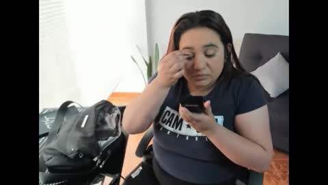 Snapshot of khloe_tommson_ chatting on October 13, 1:11 pm khloe_tommson_ online show from October 13, 1:11 pm