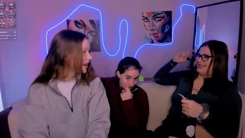 khloebeauty online show from February 3, 8:25 pm