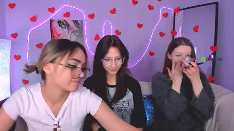 khloebeauty online show from February 18, 8:27 pm