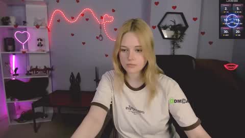Snapshot of khloebeauty chatting on May 15, 12:23 pm khloebeauty online show from May 15, 12:23 pm