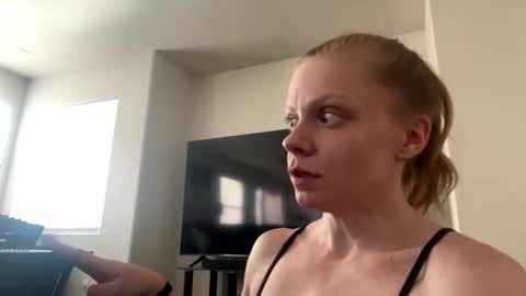 Snapshot of khloemariexox chatting on October 17, 5:48 pm khloemariexoxo  online show from October 17, 5:48 pm