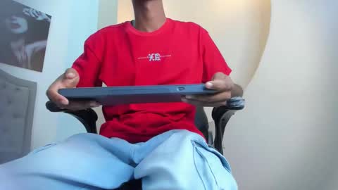 Snapshot of khris__evans chatting on December 20, 6:59 pm Kris Evans online show from December 20, 6:59 pm