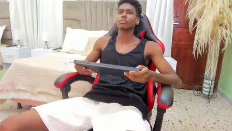 Snapshot of khris__evans chatting on January 5, 6:44 pm Kris Evans online show from January 5, 6:44 pm