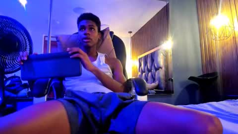 Snapshot of khris__evans chatting on February 12, 8:04 pm Kris Evans online show from February 12, 8:04 pm