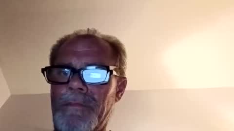 khrisdm48 online show from March 1, 6:04 am