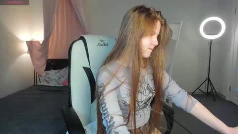 Snapshot of ki_wizz chatting on October 8, 3:04 am Ellie online show from October 8, 3:04 am