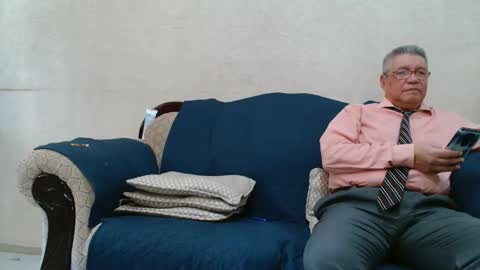 KIA MING AND HER TEACHER online show from December 22, 9:23 pm