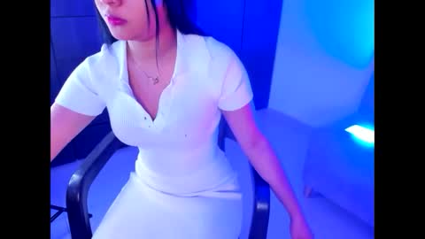 Snapshot of kiara_bloom_hot chatting on December 16, 12:43 pm kiara_bloom_hot online show from December 16, 12:43 pm