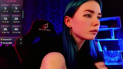 Snapshot of kiara_dream chatting on October 8, 10:18 pm Kira online show from October 8, 10:18 pm