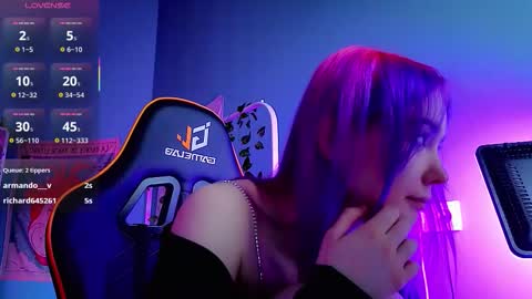 Snapshot of kiara_dream chatting on October 11, 9:35 pm Kira online show from October 11, 9:35 pm