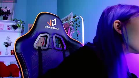 Snapshot of kiara_dream chatting on November 13, 9:25 pm Kira online show from November 13, 9:25 pm