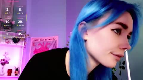 Snapshot of kiara_dream chatting on December 1, 9:09 pm Kira online show from December 1, 9:09 pm