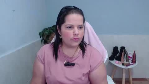 Snapshot of kiara_scottt chatting on January 7, 5:01 am Kiara online show from January 7, 5:01 am