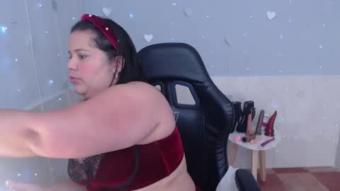 Snapshot of kiara_scottt chatting on February 12, 8:59 am Kiara online show from February 12, 8:59 am