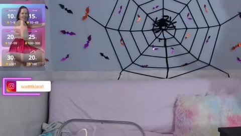 Snapshot of kiara_scottt chatting on October 8, 9:40 am Kiara online show from October 8, 9:40 am