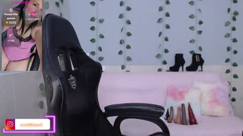 Snapshot of kiara_scottt chatting on November 15, 8:55 am Kiara online show from November 15, 8:55 am